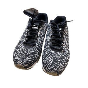 Nike Tailwind 8 woman’s black and white running shoes sneakers size 9 SKU 3323